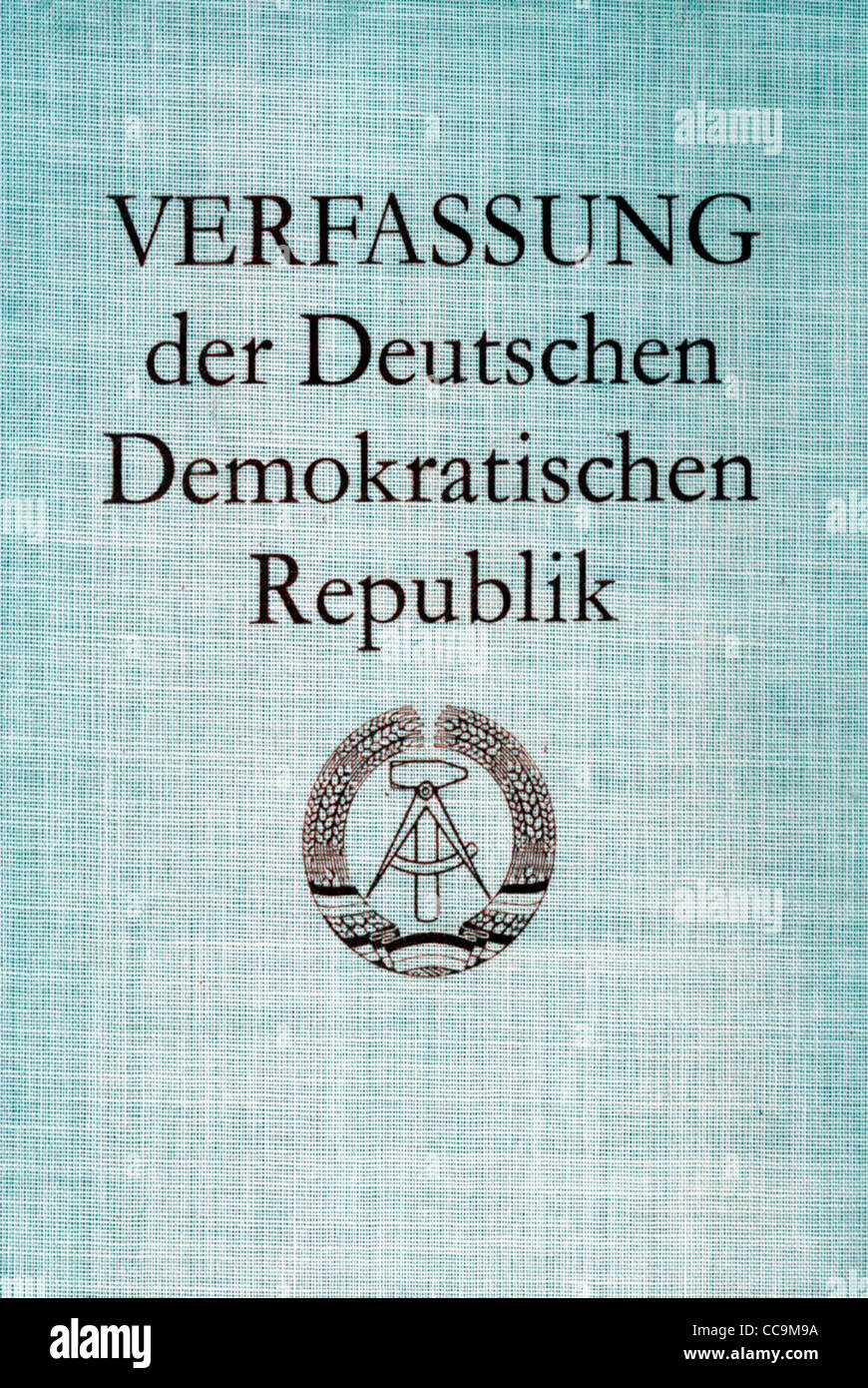 Pagina del titolo della costituzione della RDT superato da un plebiscito nel 1968. Foto Stock