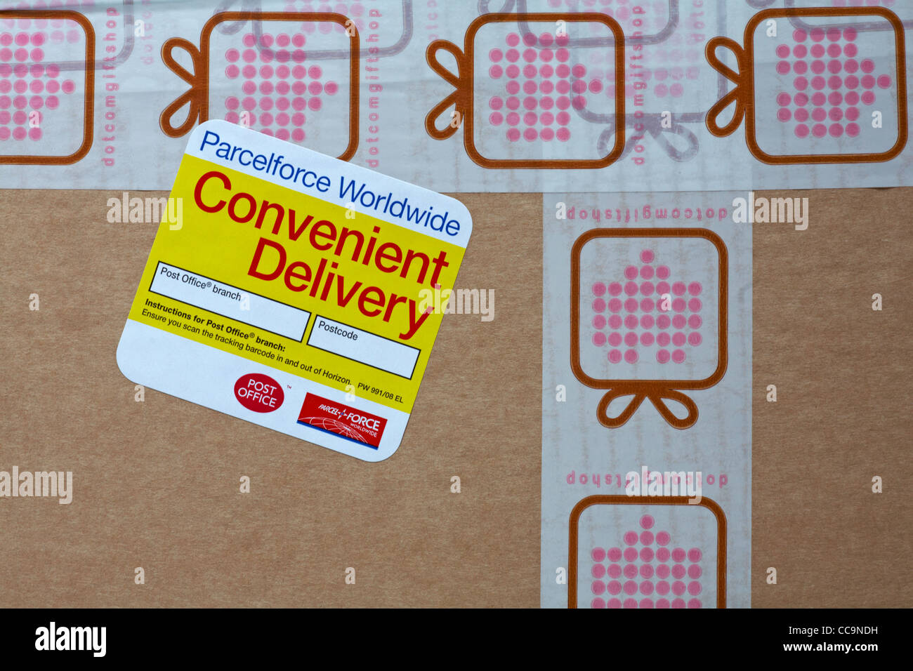 Da pacco dotcomgiftshop consegnati da Parcelforce Worldwide comoda consegna Foto Stock