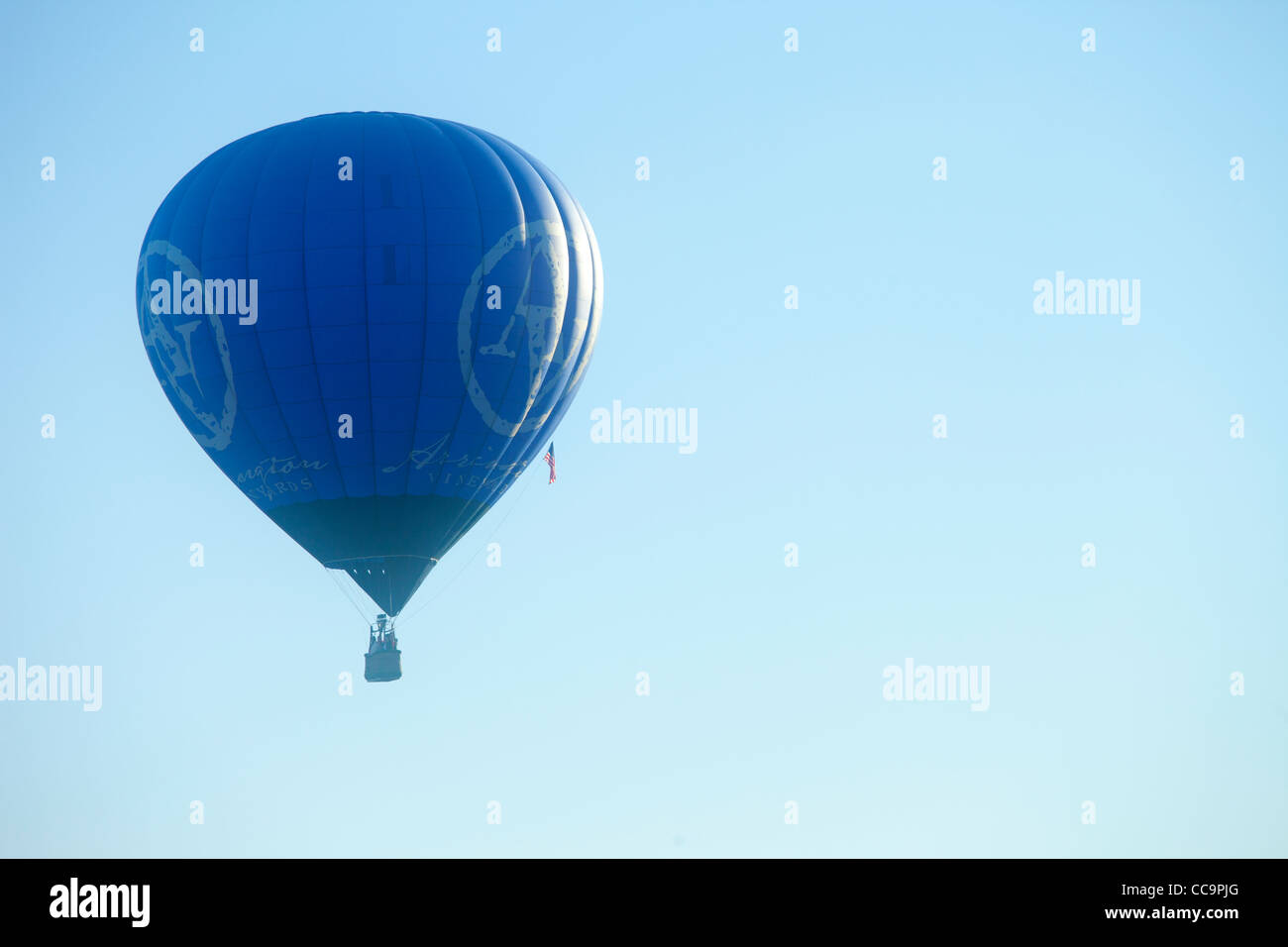 In mongolfiera ad aria calda ed un cielo blu, St. Louis, Missouri Foto Stock