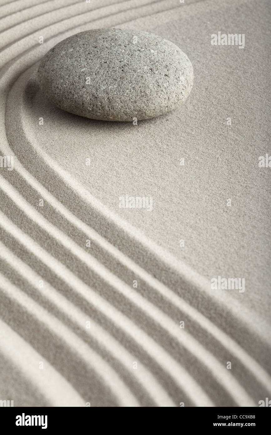 Sabbia zen stone giardino giapponese di meditazione e di rilassamento spa immagine equilibrio spirituale round rock Foto Stock