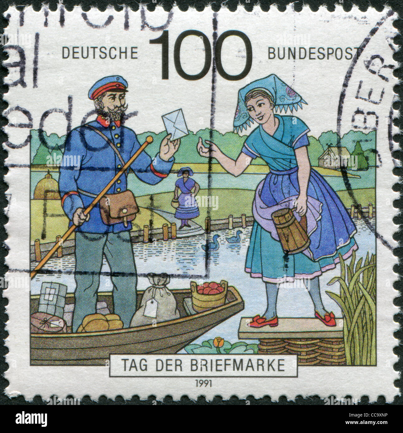 Germania - circa 1992: un timbro stampato in Germania, raffigura portalettere, regione Spreewald, circa 1992 Foto Stock