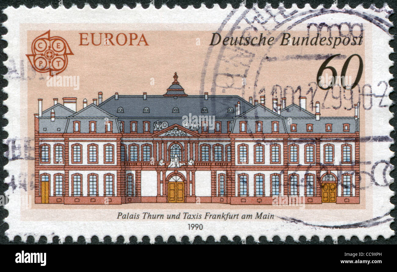 Un timbro stampato in Germania, è rappresentato negli uffici postali in Frankfurt am Main: Thurn und Taxis Palace, circa 1990 Foto Stock