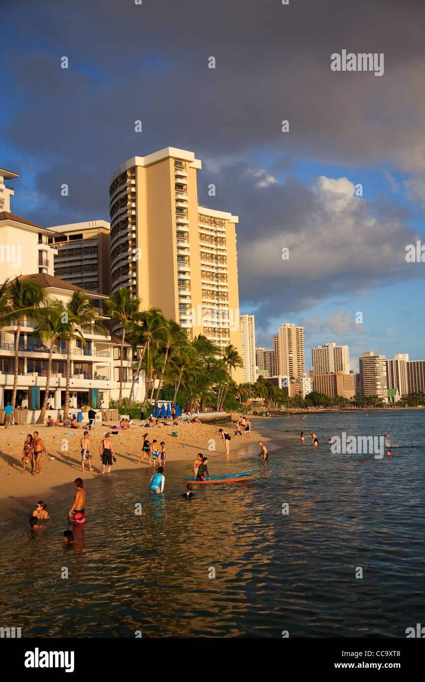 La spiaggia di Waikiki, Honolulu, Hawaii. Foto Stock