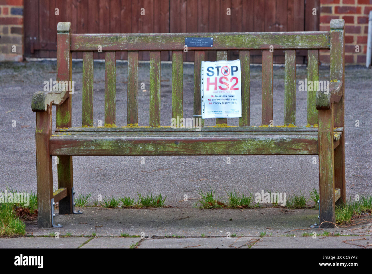 Un anti-HS2 segno di protesta, a pochi metri dal tracciato proposto della HS2 di treni ad alta velocità in linea Wendover, Buckinghamshire Foto Stock