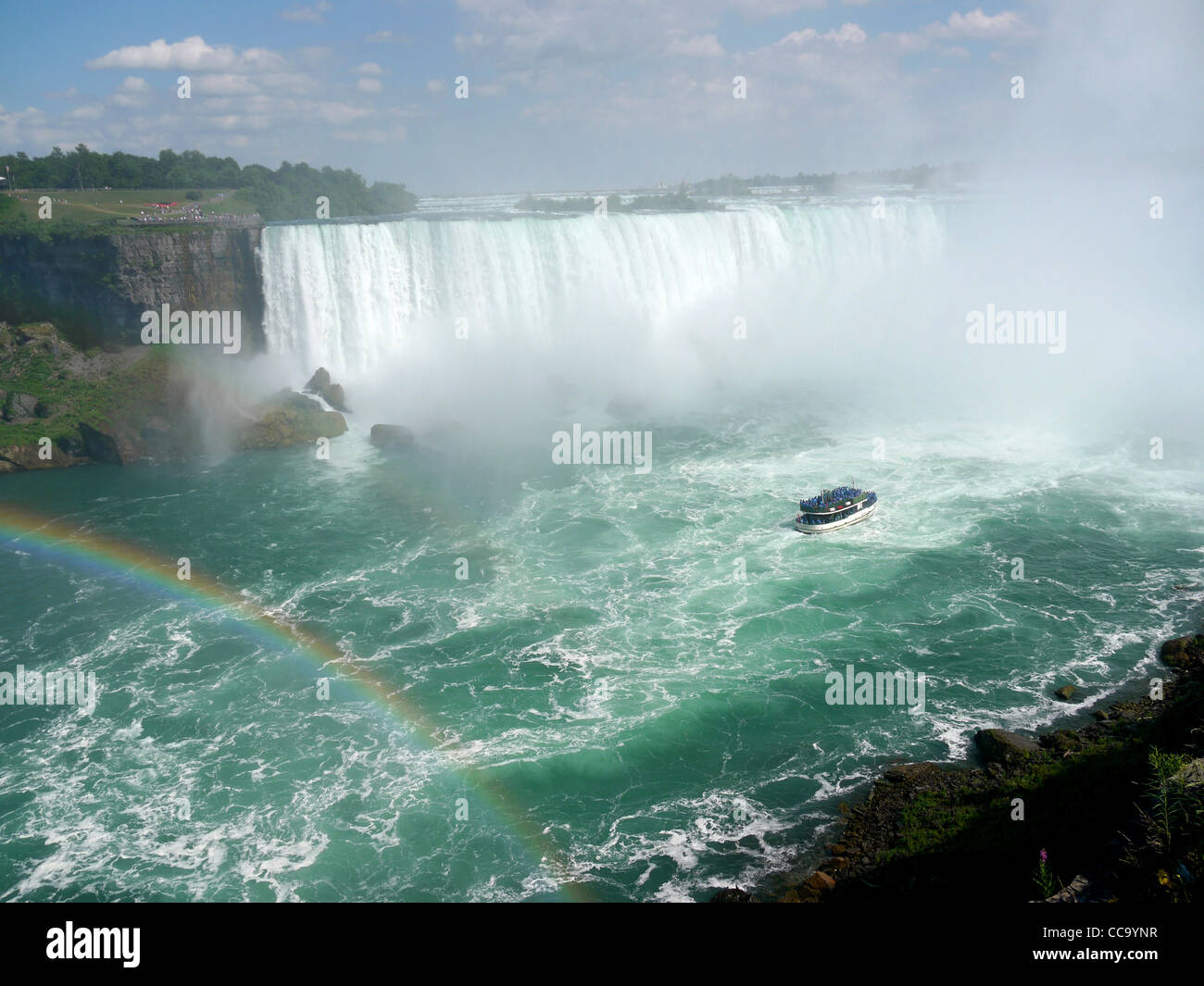Cascate del Niagara con arcobaleno e la Domestica della Foschia Foto Stock