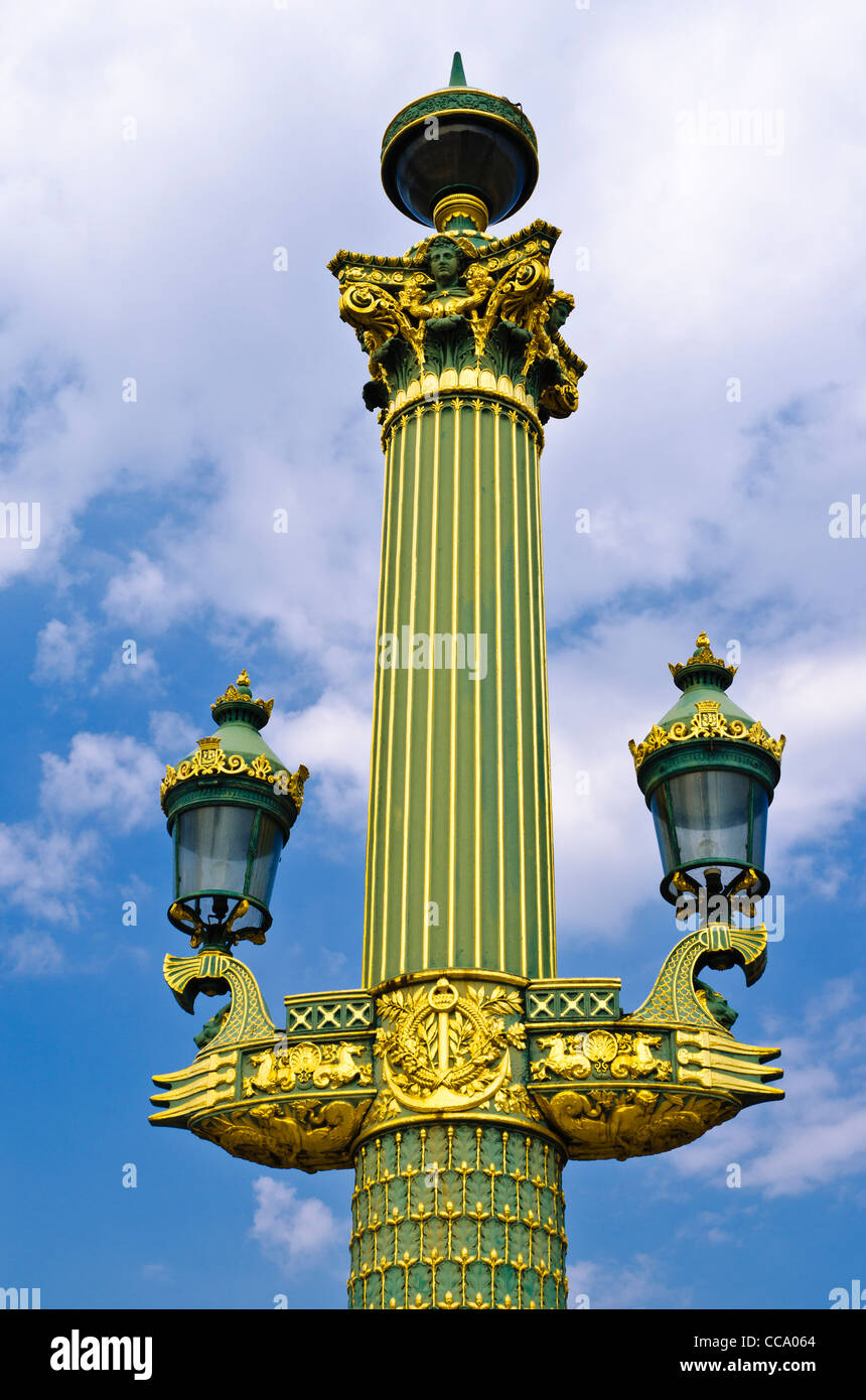 Lampade e colonna, Place de la Concorde, Paris, Francia Foto Stock