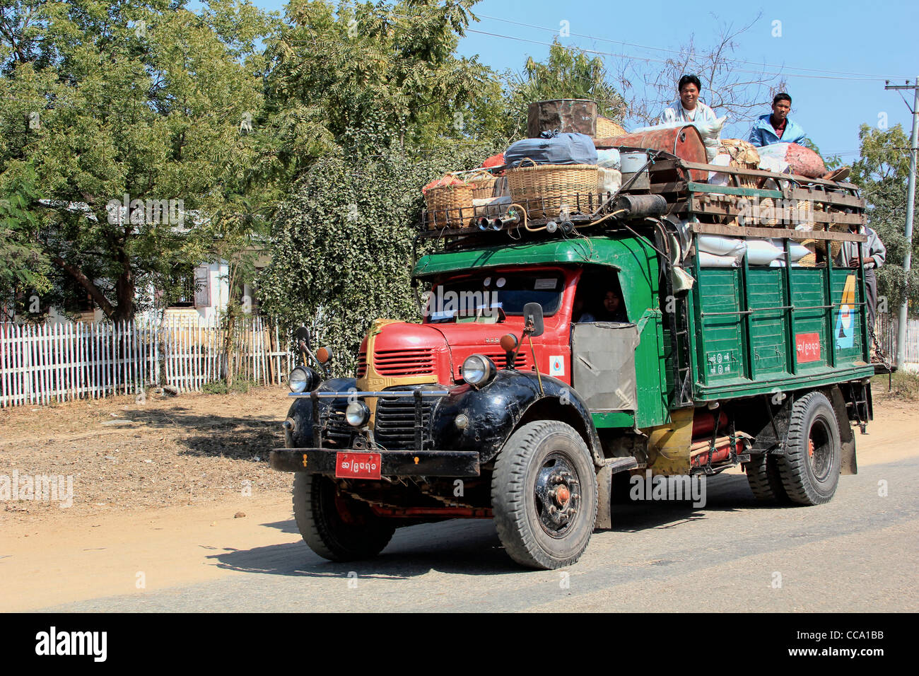 Vecchio camion Dodge | Nuovo Bagan (pagano), Myanmar (Birmania) Foto Stock