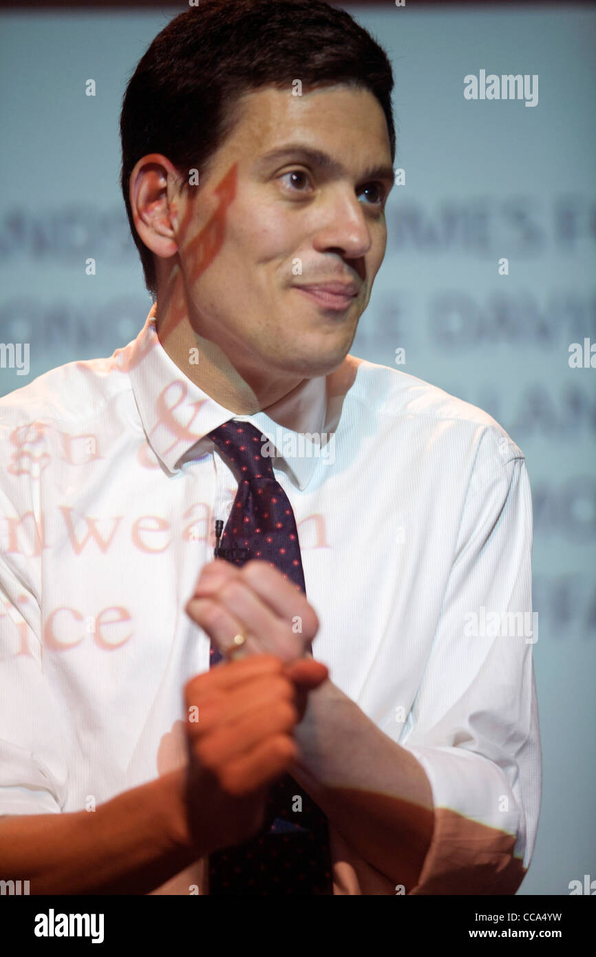 David Miliband, ex Segretario di Stato per gli affari esteri e MP per South Shields dà un discorso in Birmingham Foto Stock