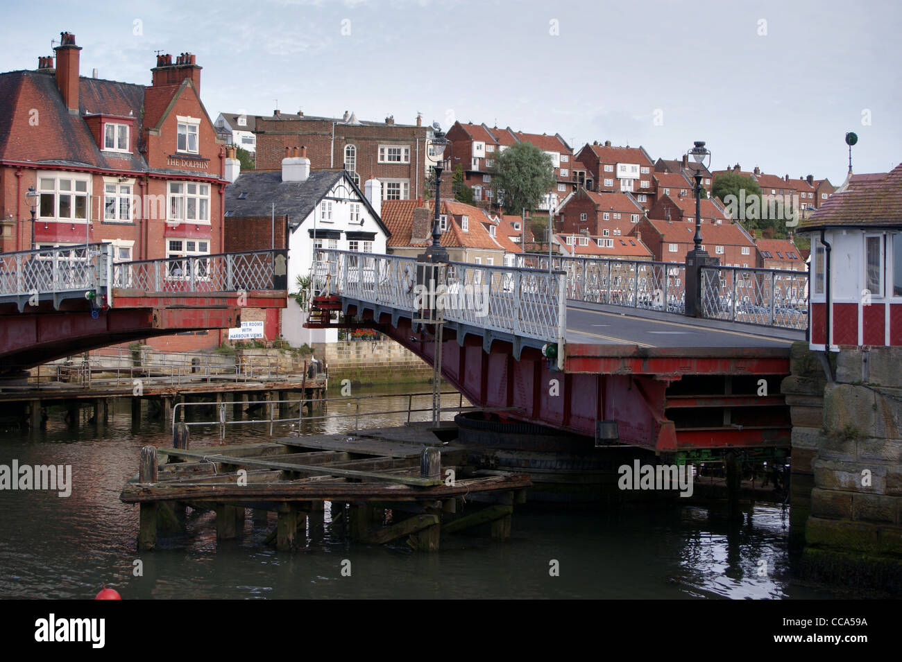 Porto ponte girevole sul fiume Esk, 1909, J. Mitchell Moncrieff, Whitby, North Riding, nello Yorkshire, Inghilterra Foto Stock