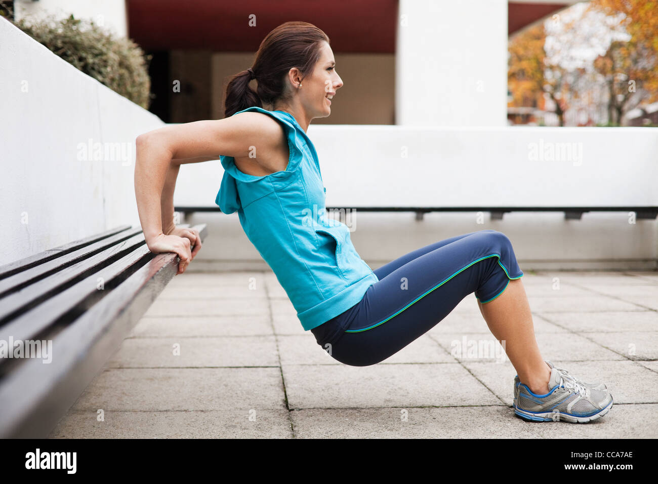 Tricep dips immagini e fotografie stock ad alta risoluzione - Alamy