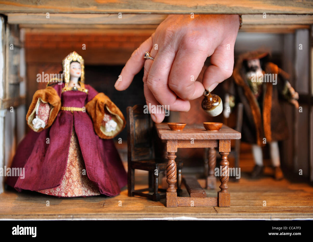 Meggitt Kit dispone di elementi in suo Tudor aristocratici camera solare visualizzati a 'miniatura' - La casa delle bambole in miniatura e modellin Foto Stock