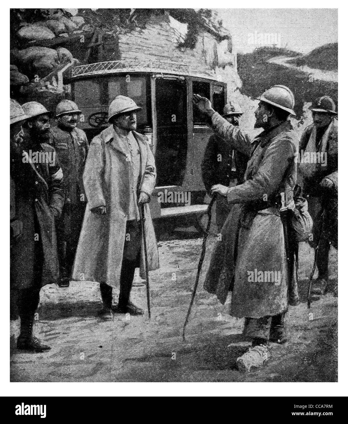 1917 General Dubois feriti eroi Douaumont morale veicolo auto officer bastone stampella feriti pregiudizio piede bendato Foto Stock