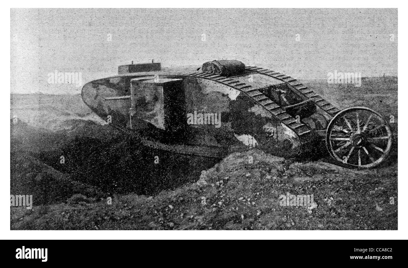 1916 serbatoio che strisciano sulla trincea no mans land caterpillar via anticipo terrore mitragliatrice Royal Engineers cavalleria linea anteriore Foto Stock
