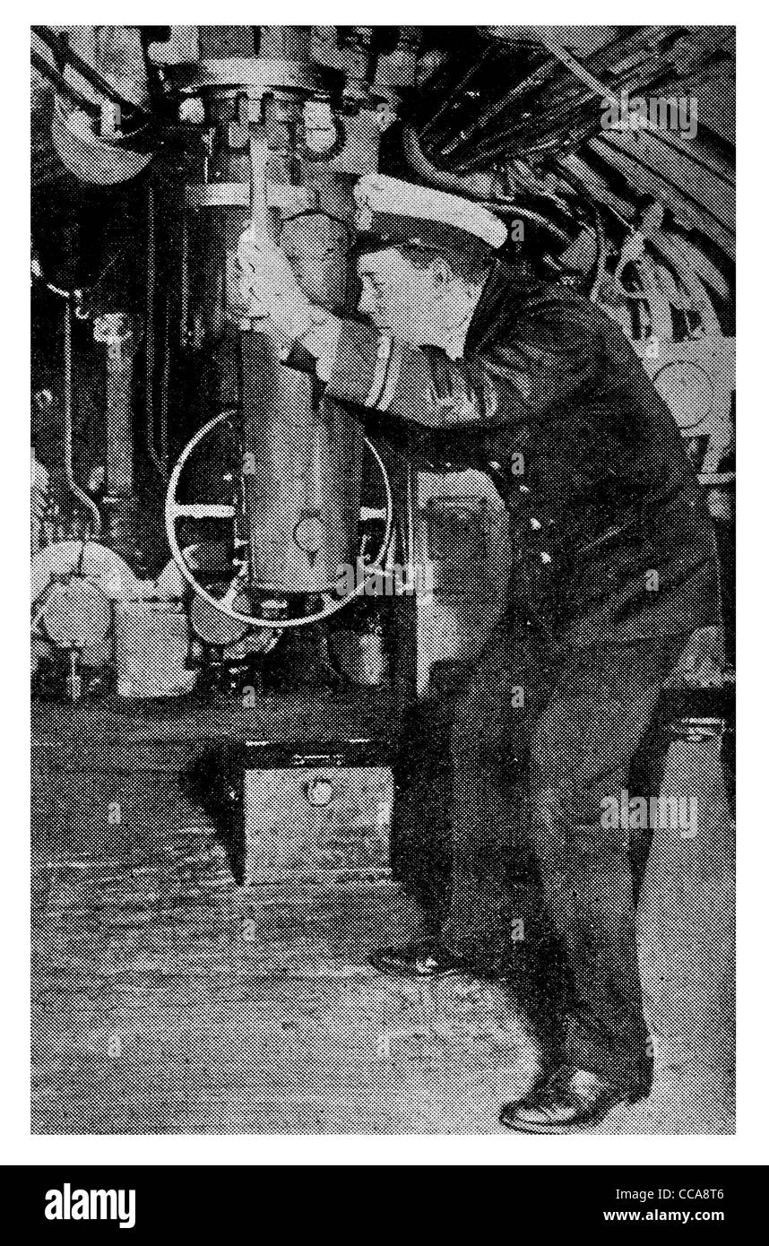 1916 sommergibile Francese Kangaroo up periscope Navale della Marina Militare capitano officer U NAVE BARCA nave da guerra siluro Foto Stock