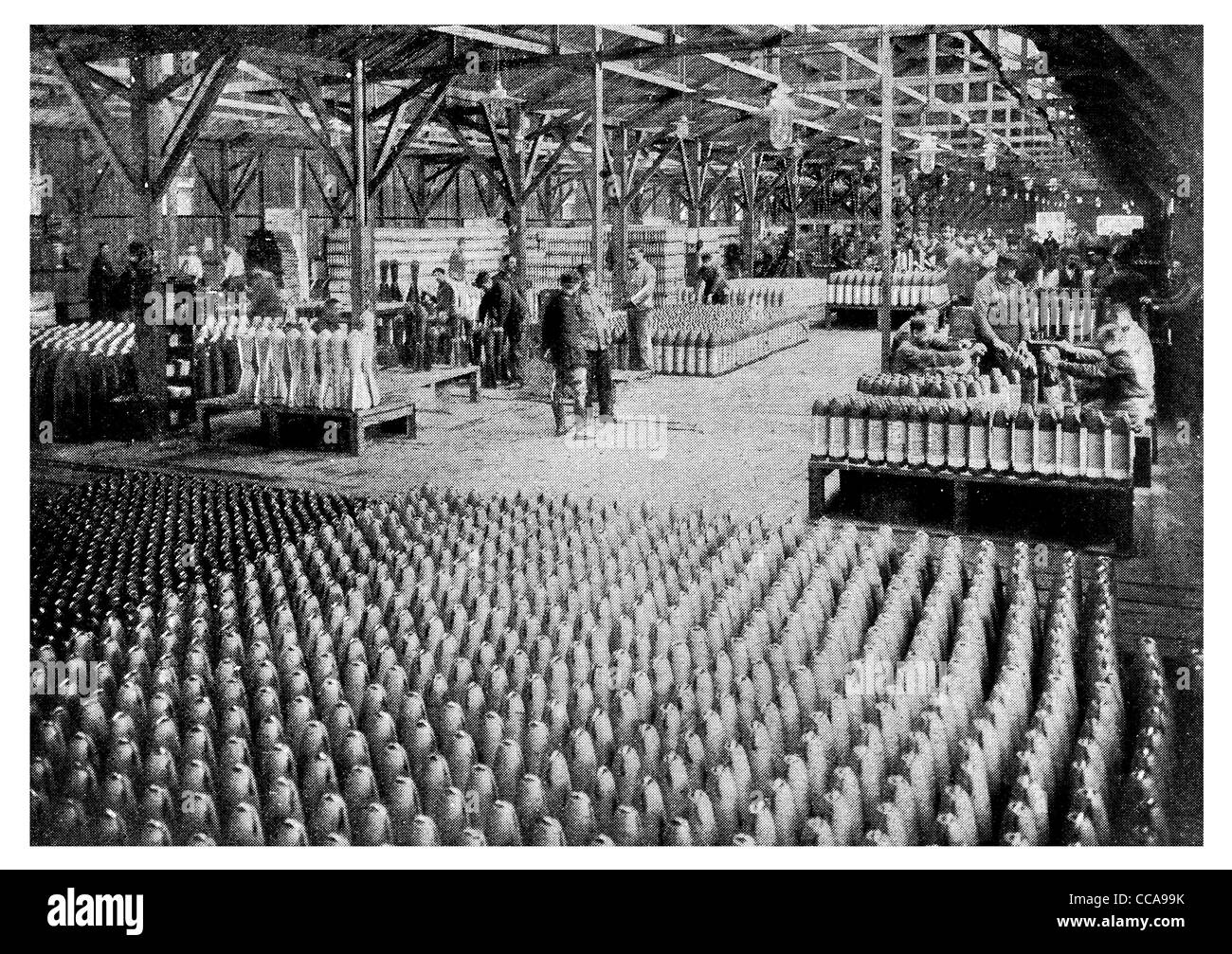 1917 munizioni bomba di fabbrica gusci shell munizione belga funziona artiglieria Fabbricazione di esplosivi Foto Stock