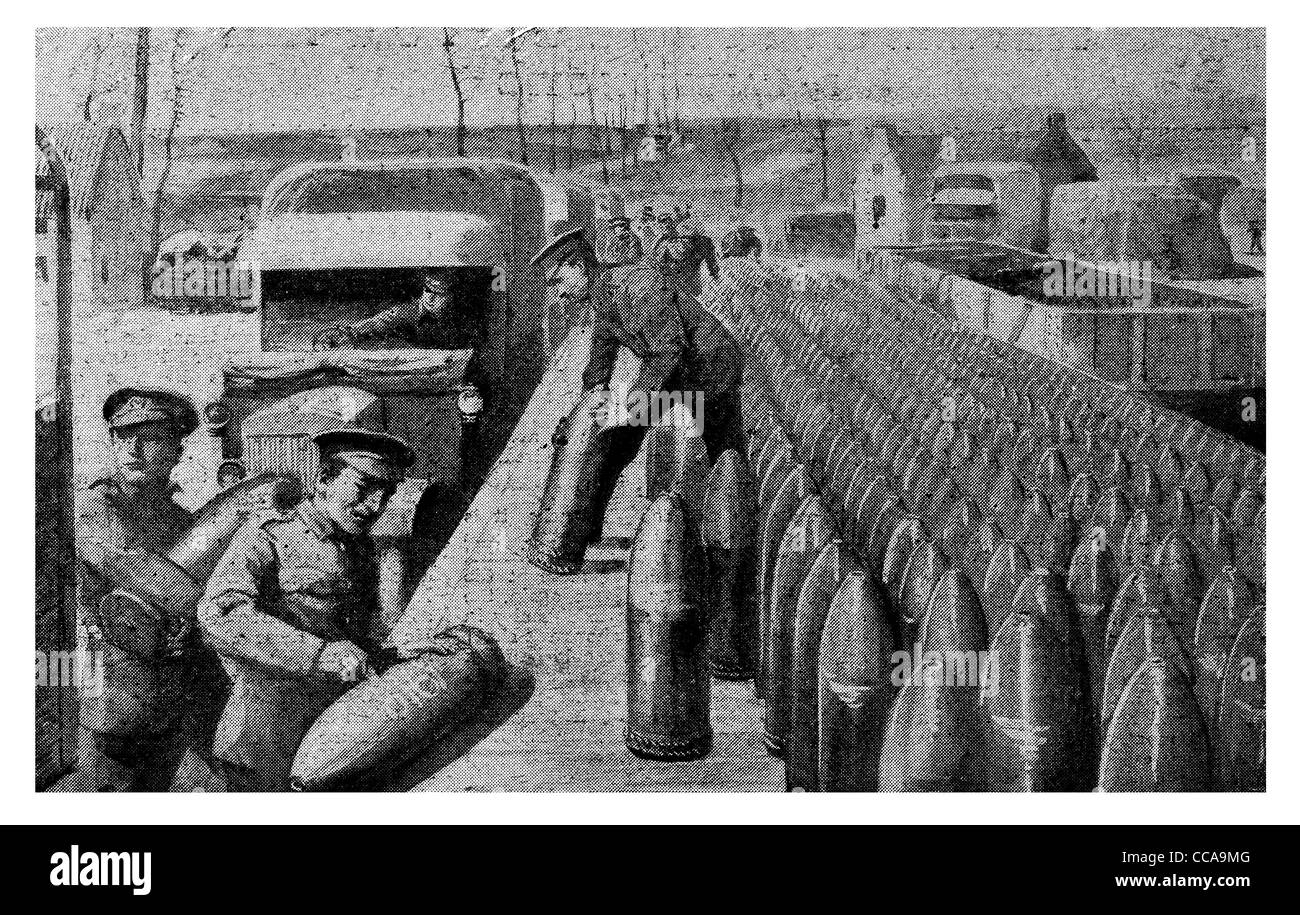 British munizioni gusci dump del fungo della rotaia 1917 shell munizione Stazione ferroviaria linea di alimentazione degli esplosivi di artiglieria carrello di carico su camion Foto Stock