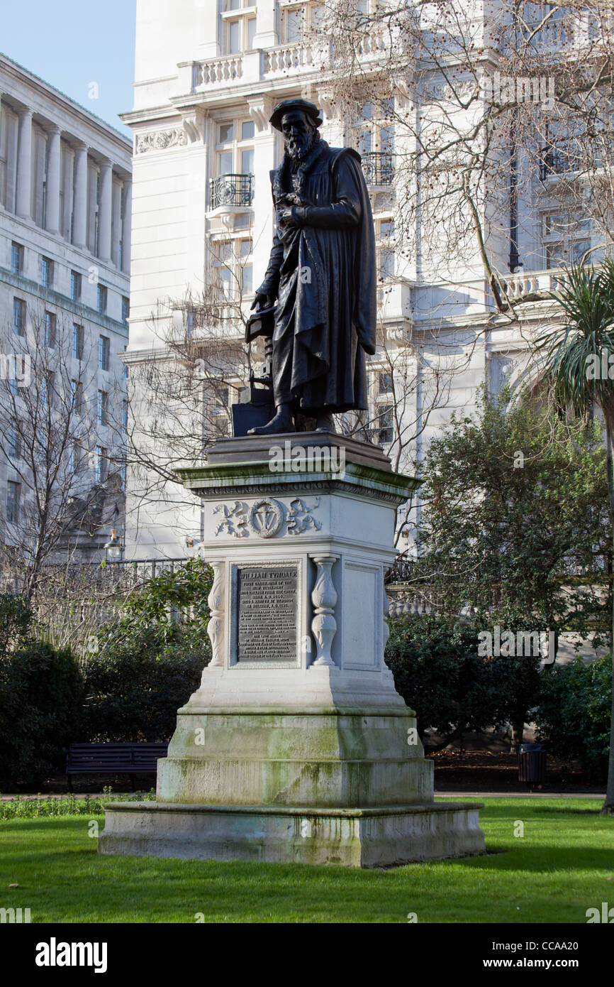 Statua di William Tyndale, traduttore del Nuovo Testamento Foto Stock