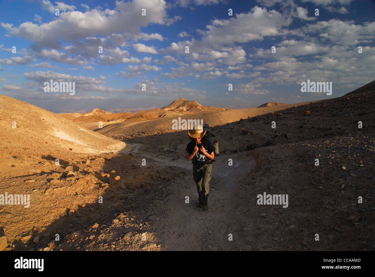 Un escursionista nel deserto Foto Stock