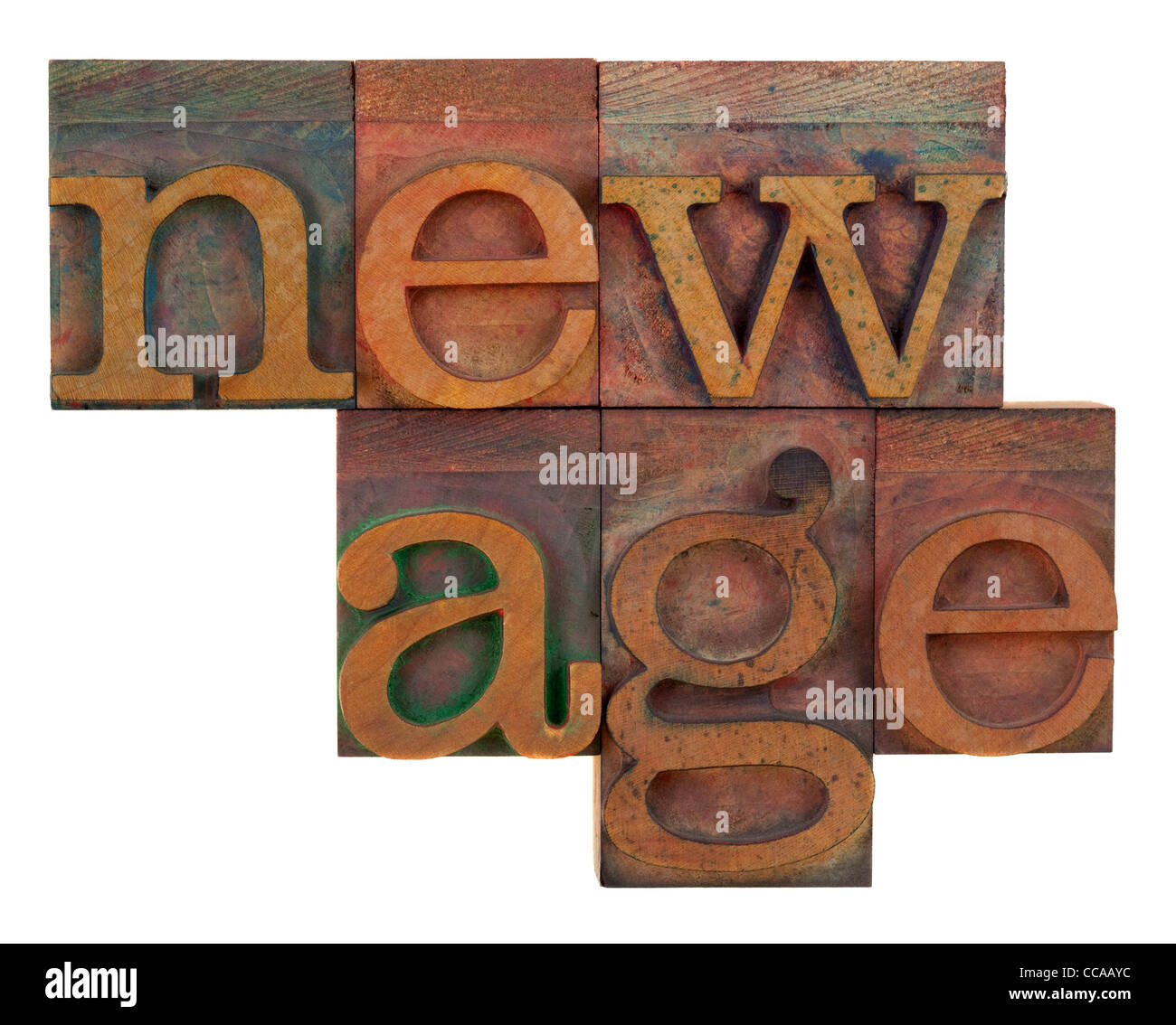Il new age in legno vintage tipo di stampa tipografica, macchiato dall'inchiostro a colori, isolato su bianco Foto Stock