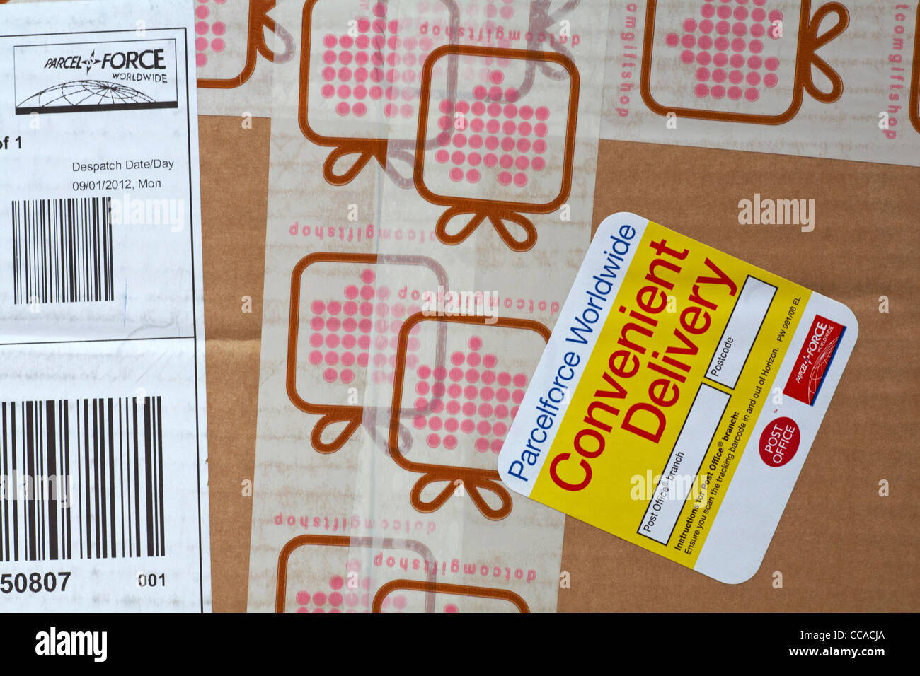 Parcelforce Worldwide etichetta sulla scatola Foto Stock