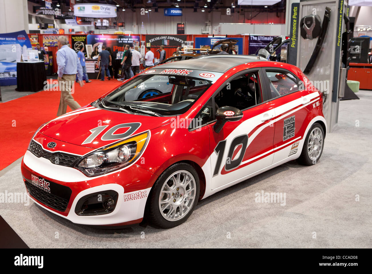 Cinetica di KIA Forte Koup motorsports racing car a car show Foto Stock