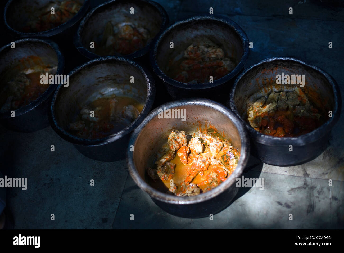Pentole di curry al Babu Shahi Bawarchi, New Delhi, India Foto Stock