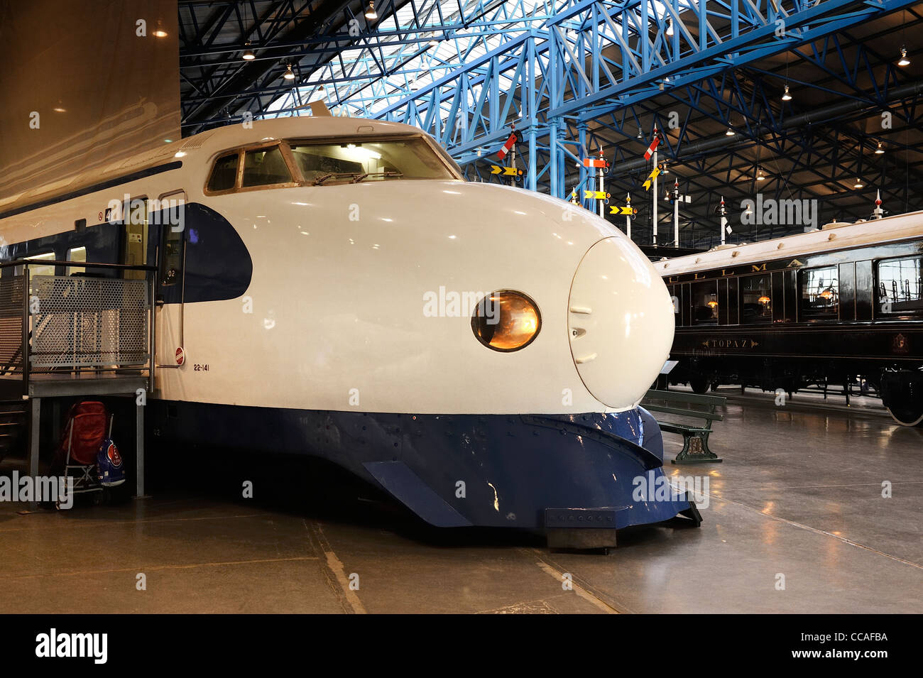Shinkansen auto leader 22-141, 'bullet train', costruito da West Japan Railways, 1976, ritirati dal servizio nel mese di ottobre 2000 Foto Stock