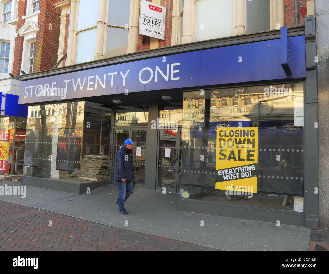 Un negozio di vuoto sulla high street a Eastbourne, East Sussex, Inghilterra. Foto Stock