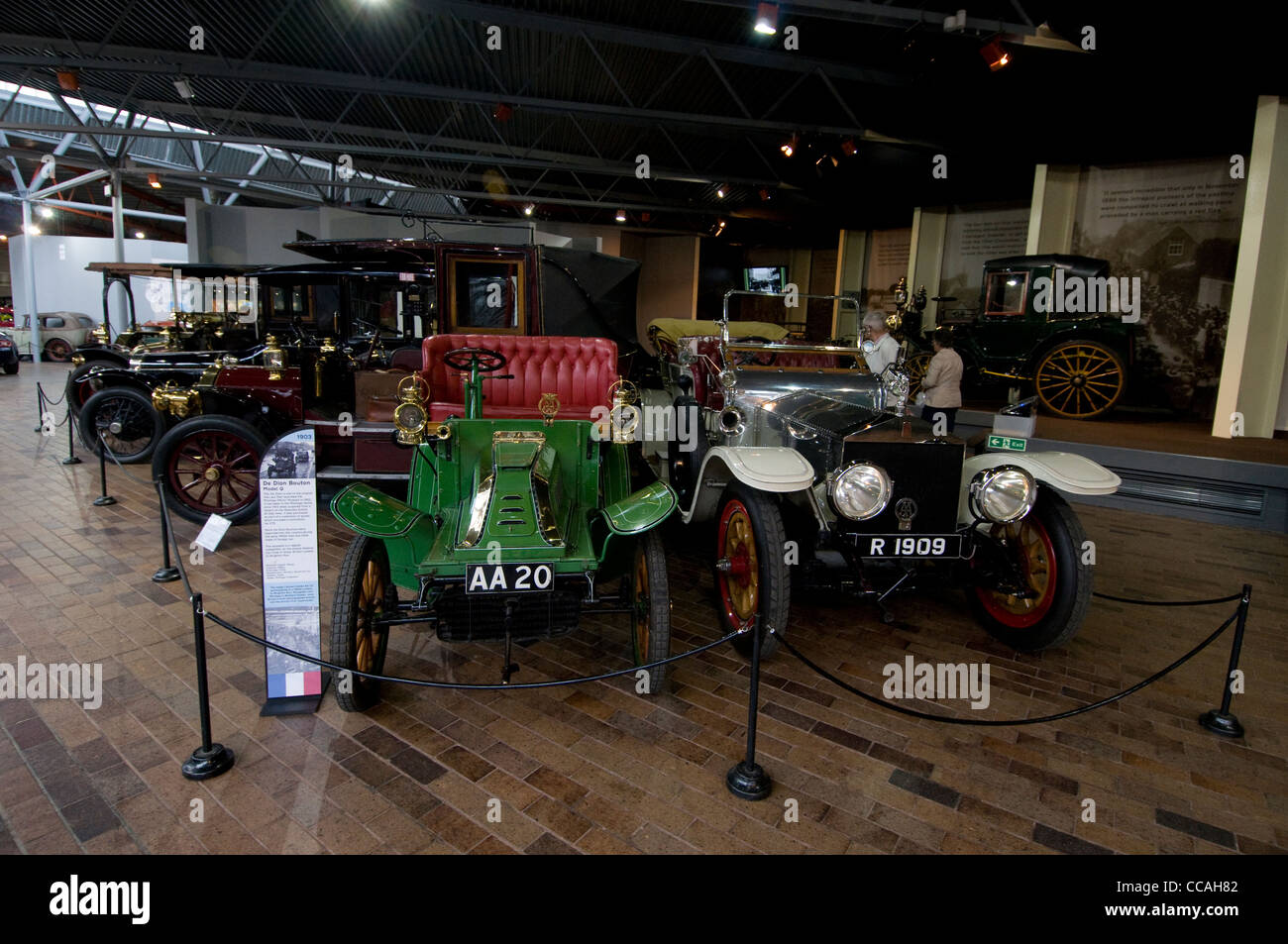 250 veicoli vintage sono in mostra al Beaulieu National Motor Museum nella New Forest dell'Hampshire in Gran Bretagna. Foto Stock