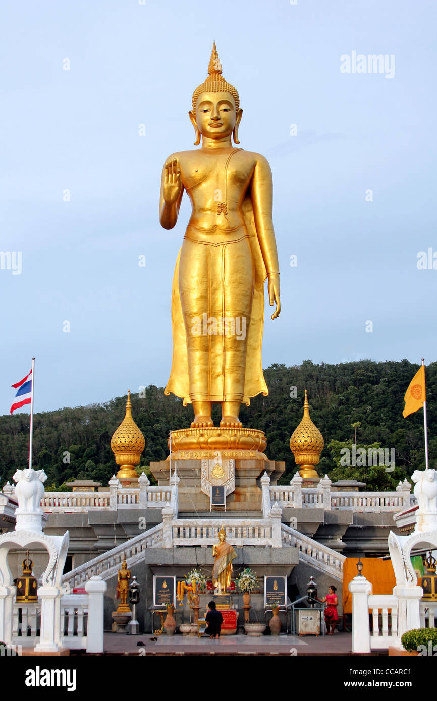 Statua di Budda in Hat Yai parco municipale, Hat Yai, Thailandia Foto Stock