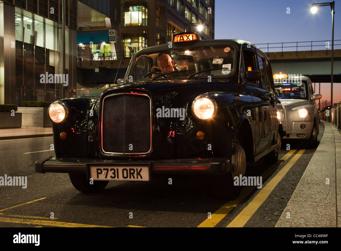 Taxi a Canary Wharf, Londra Foto Stock