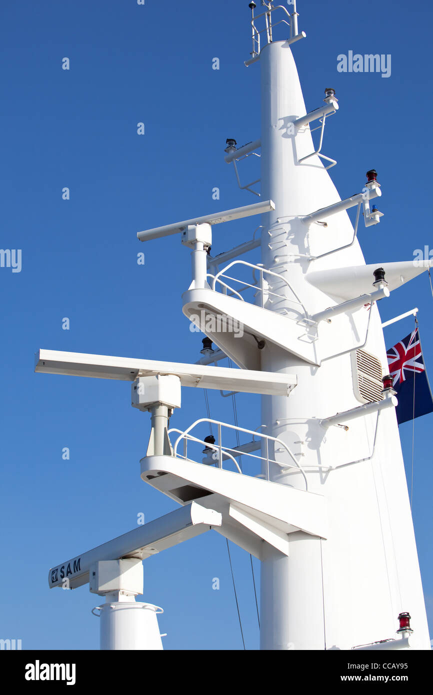 Marine scanner del radar sul liner Cunard Queen Victoria Foto Stock