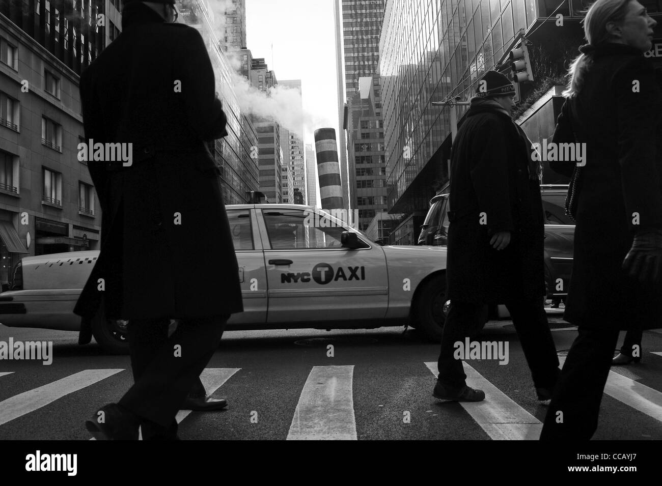 7 gennaio 2012: Le foto scattate di persone di andare a lavorare su Madison Avenue a New York City, Stati Uniti d'America. Foto Stock