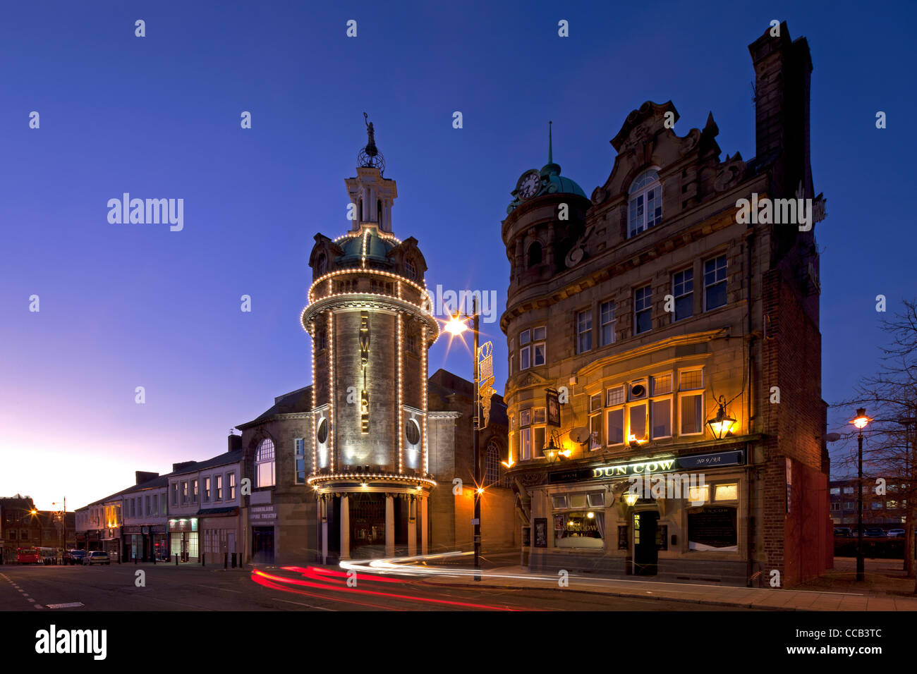 Un tramonto colpo di Sunderland Empire Theatre illuminato, Sunderland, Tyne and Wear Foto Stock