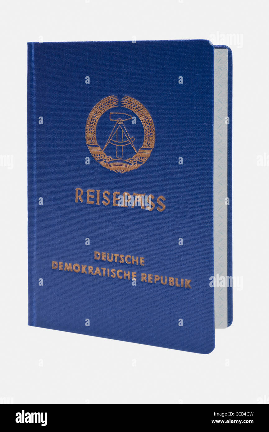 Detailansicht eines Reisepasses der DDR ausgestellt am 10.05.1988 | Dettaglio foto di un passaporto dalla RDT, rilasciato il 10.05.1988 Foto Stock