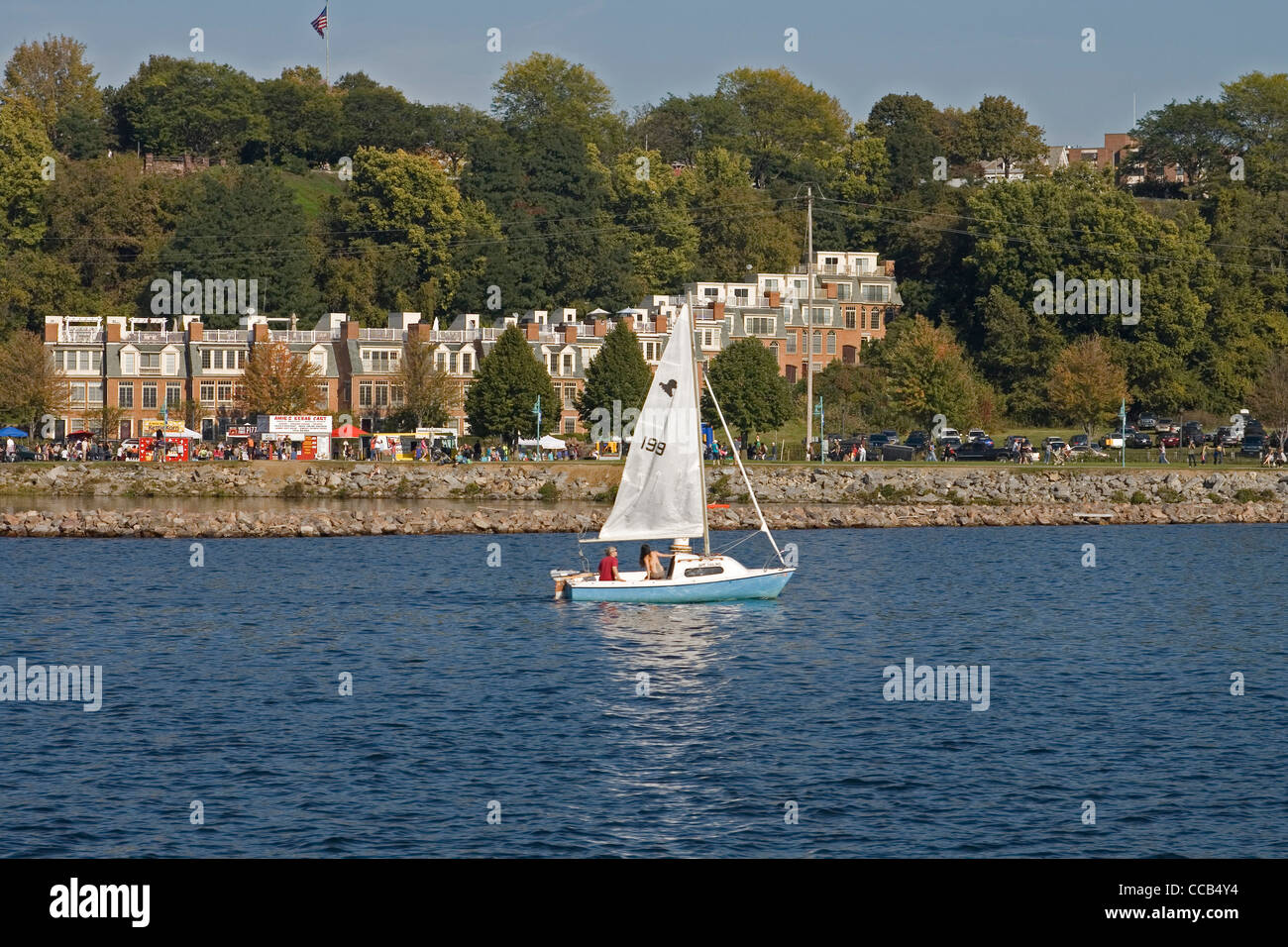 Burlington Vermont barche sul lungomare marina Lake Champlain caduta delle foglie New England USA vela vela Foto Stock