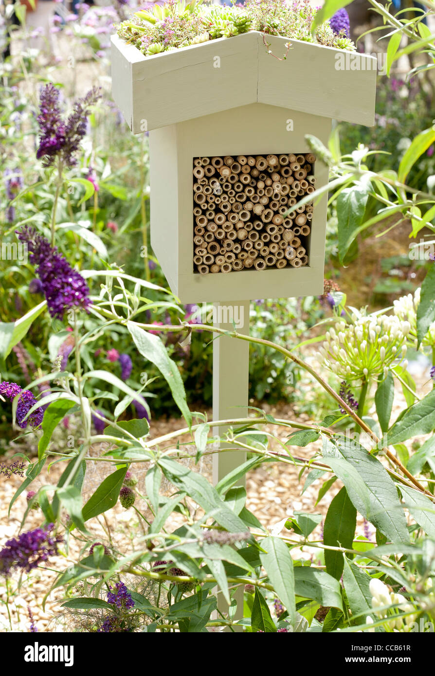 WILDLIFE HOME Grande hotel per insetti – naturale e resistente alle intemperie, casetta per insetti in legno naturale per api, api selvatiche, coccinelle e farfalle, hotel per api e nido da appendere
