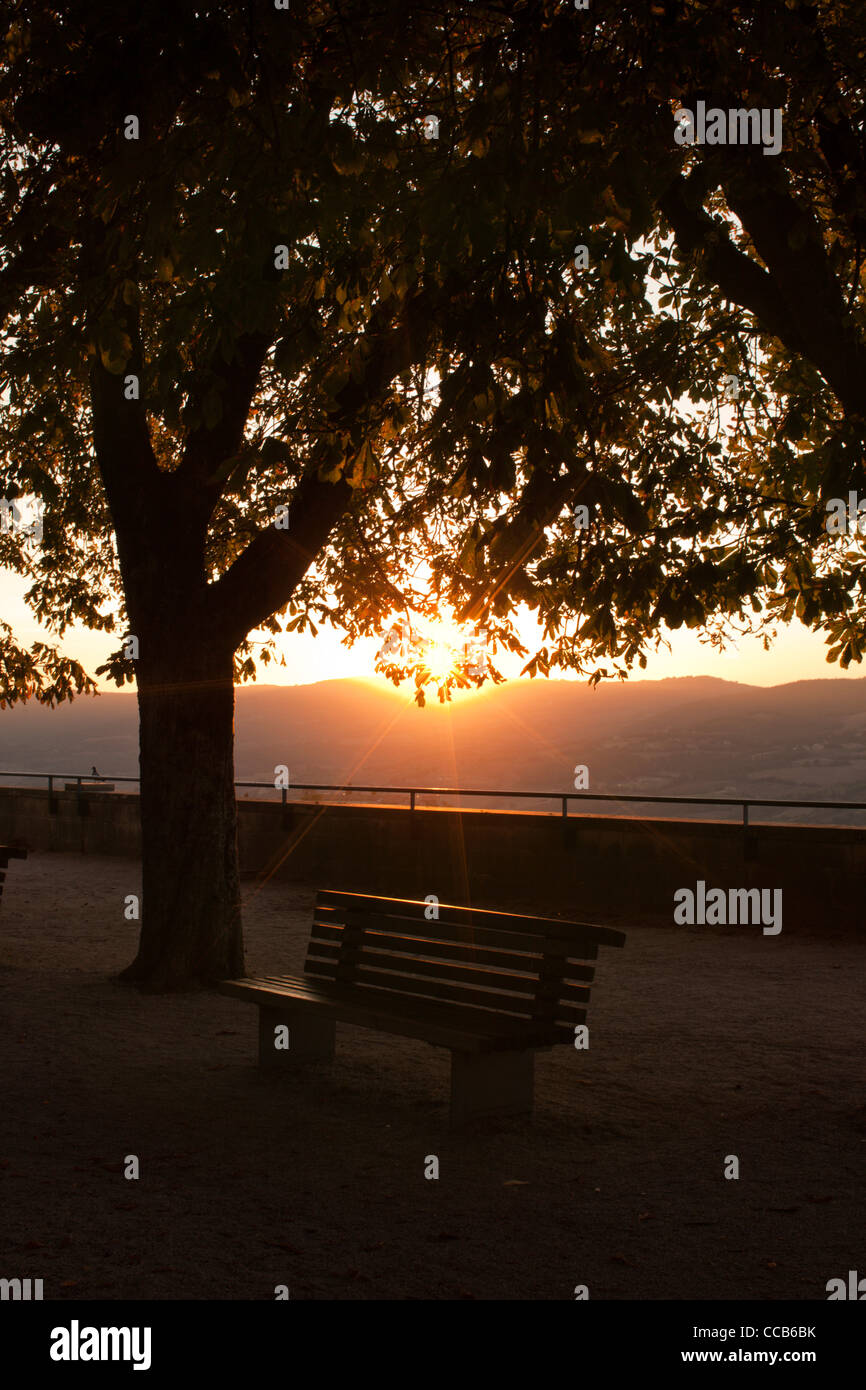 Il sole al tramonto sulle colline intorno a Todi. Umbria, Italia. Foto Stock