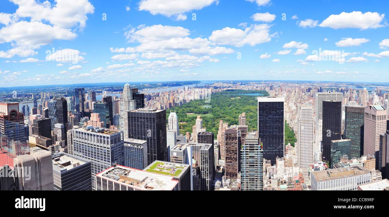 New York City Manhattan Midtown antenna vista panorama con grattacieli e central park in giornata. Foto Stock