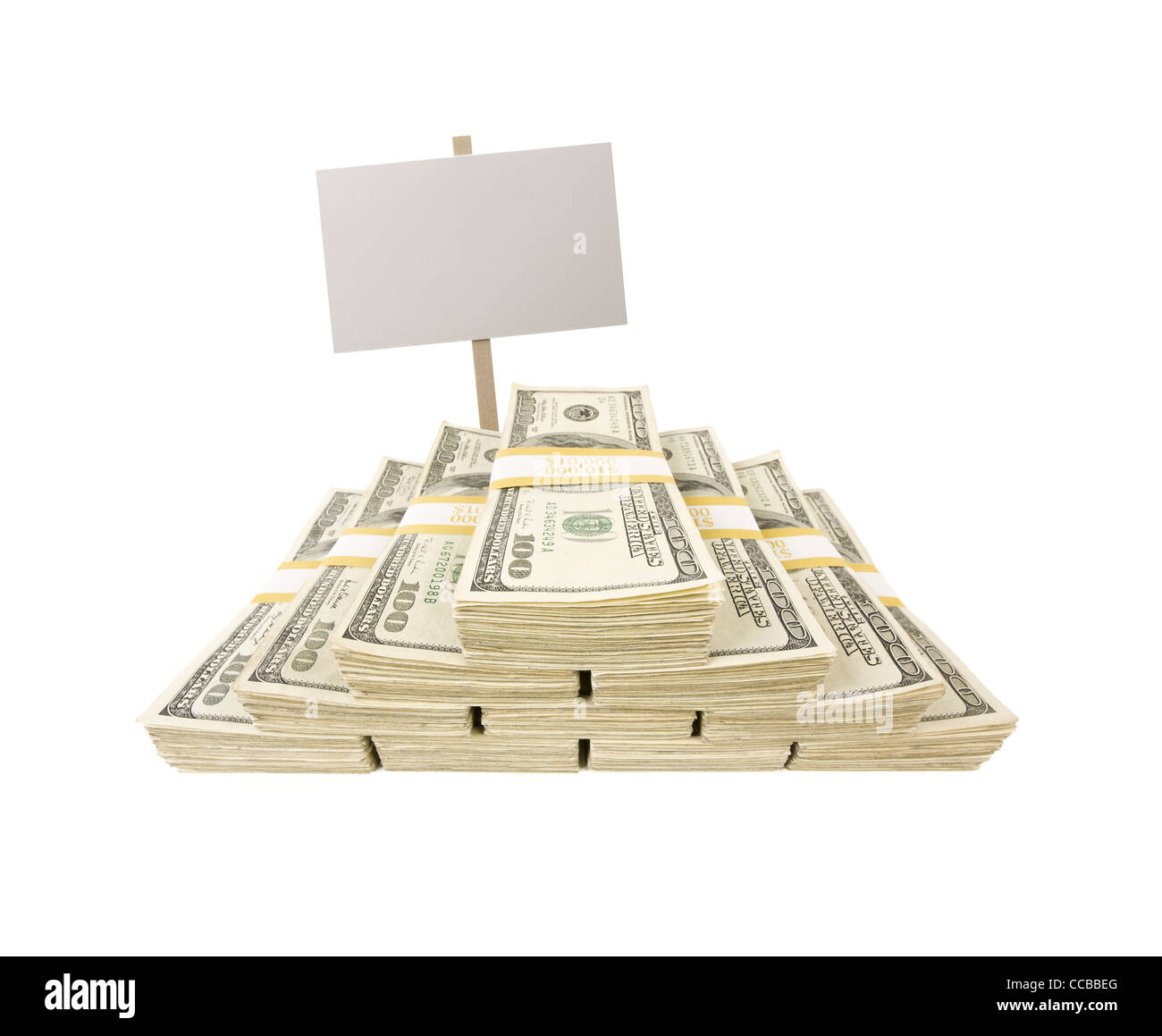 Pile di banconote da cento dollari con segno bianco isolato su uno sfondo bianco. Foto Stock