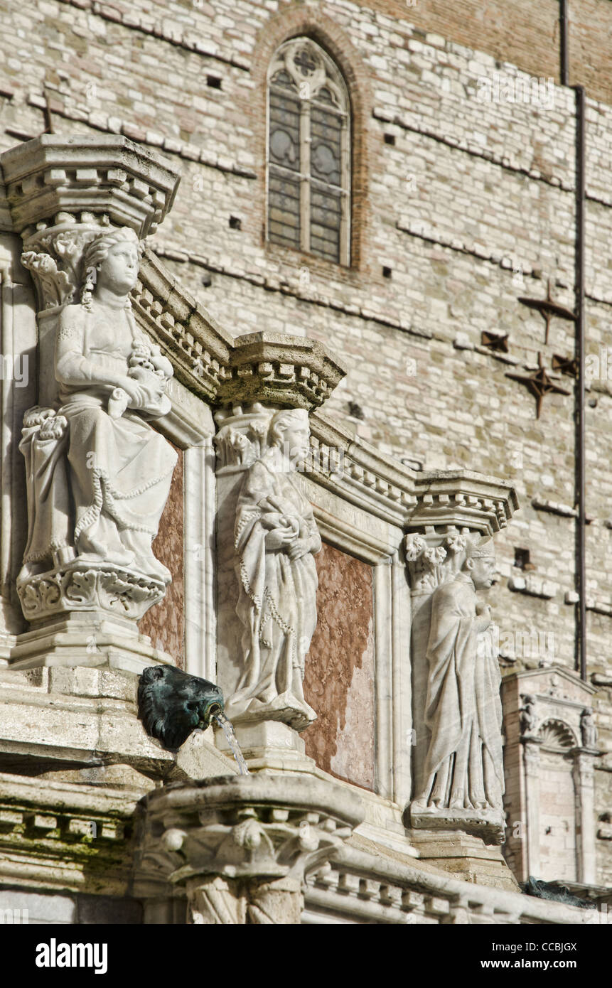 Dettaglio della Fontana Maggiore (Fontana Maggiore), Perugia, Italia centrale. Foto Stock
