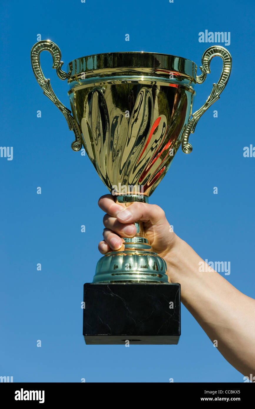 Uomo di braccio di supporto fino trophy Foto Stock