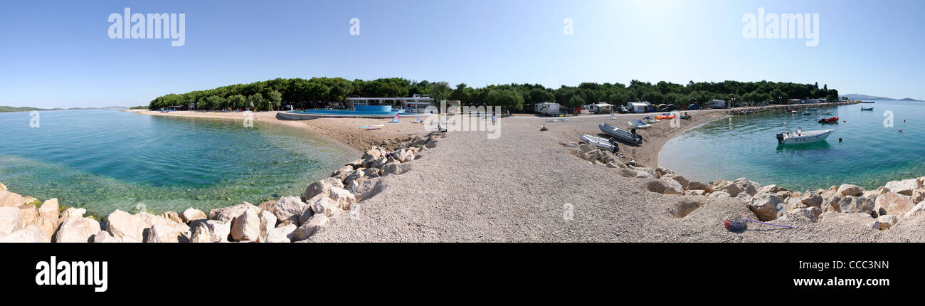 Solaris panoramica della spiaggia di Sibenik in Croazia Foto Stock