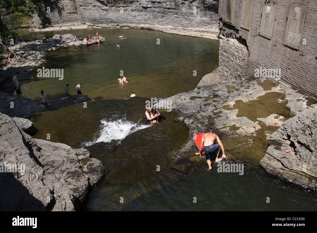 Piscina a cascata diving vecchio mulino Ithaca sei miglia creek Foto Stock