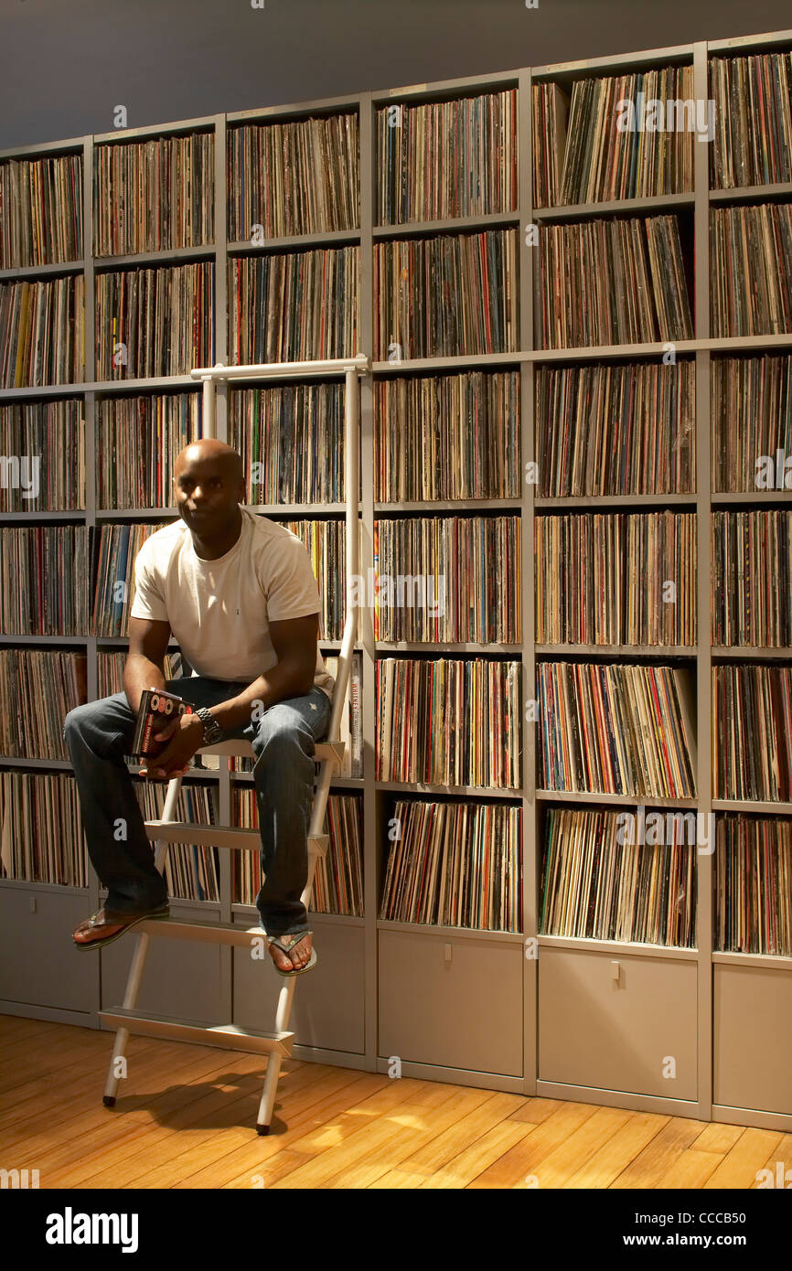 Casa privata, AMBIENCE CONTRATTI, Londra 2010, scaffalature per record di raccolta Foto Stock