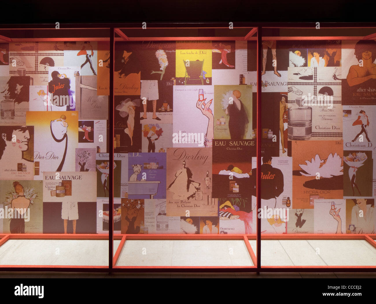 Questa mostra è stata progettata da Gitta Gschwendtner per Londra?S Somerset House Dior illustrato? Celebra il rinomato Foto Stock