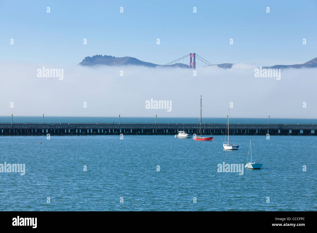 Rotoli di nebbia nella Baia di San Francisco Foto Stock