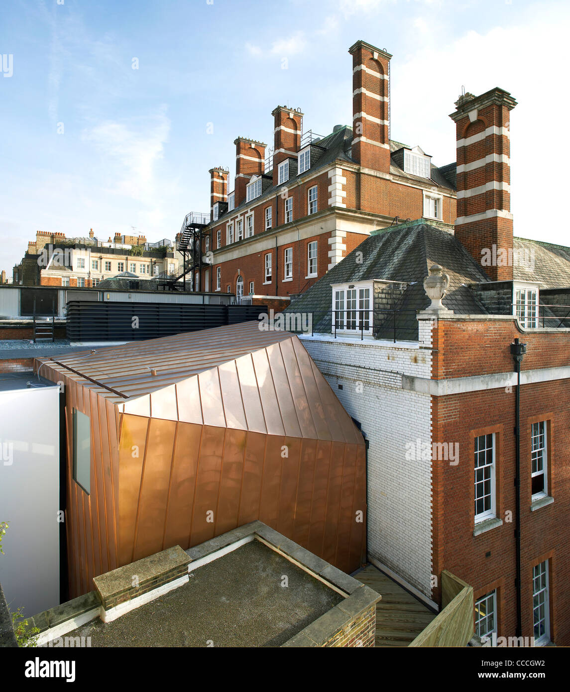 Royal Academy of Music di john mcaslan & Partners, 2002. esterno elevato shot che mostra il nuovo tetto di rame Foto Stock