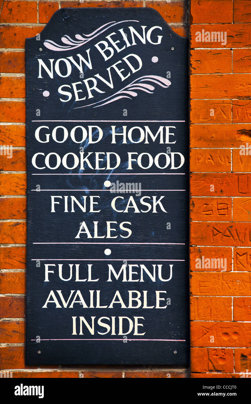 Buon cibo preparato in casa segno pub in Canterbury Kent England Foto Stock