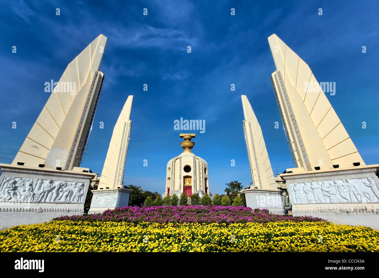 Il Monumento della Vittoria Fiori | Bangkok, Thailandia Foto Stock